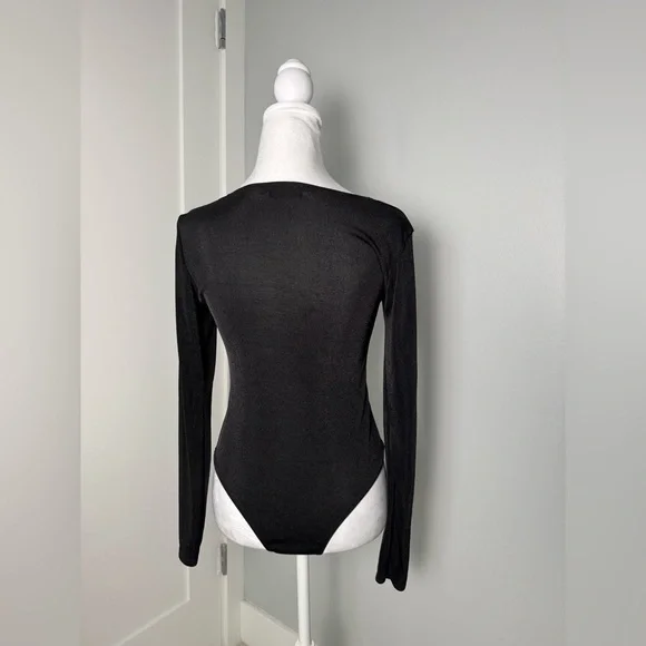 Pretty Little Thing BLACK ACETATE SLINKY SCOOP NECK LONG SLEEVE BODYSUIT - Picture 6 of 7